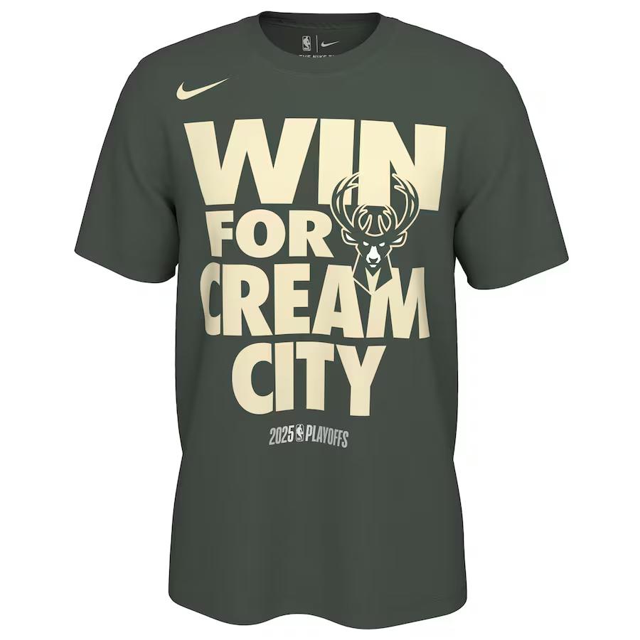 Nike Milwaukee Bucks On-Court Mantra T-Shirt